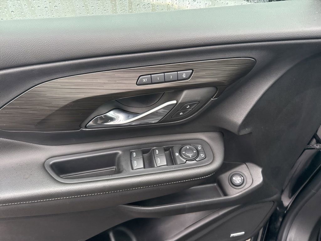 Used 2023 GMC Terrain SLT w/ Infotainment Package II image 18