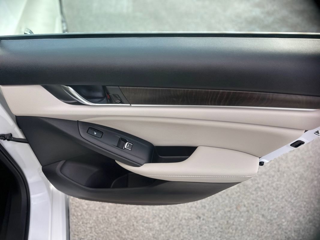 Used 2019 Honda Accord Touring image 18