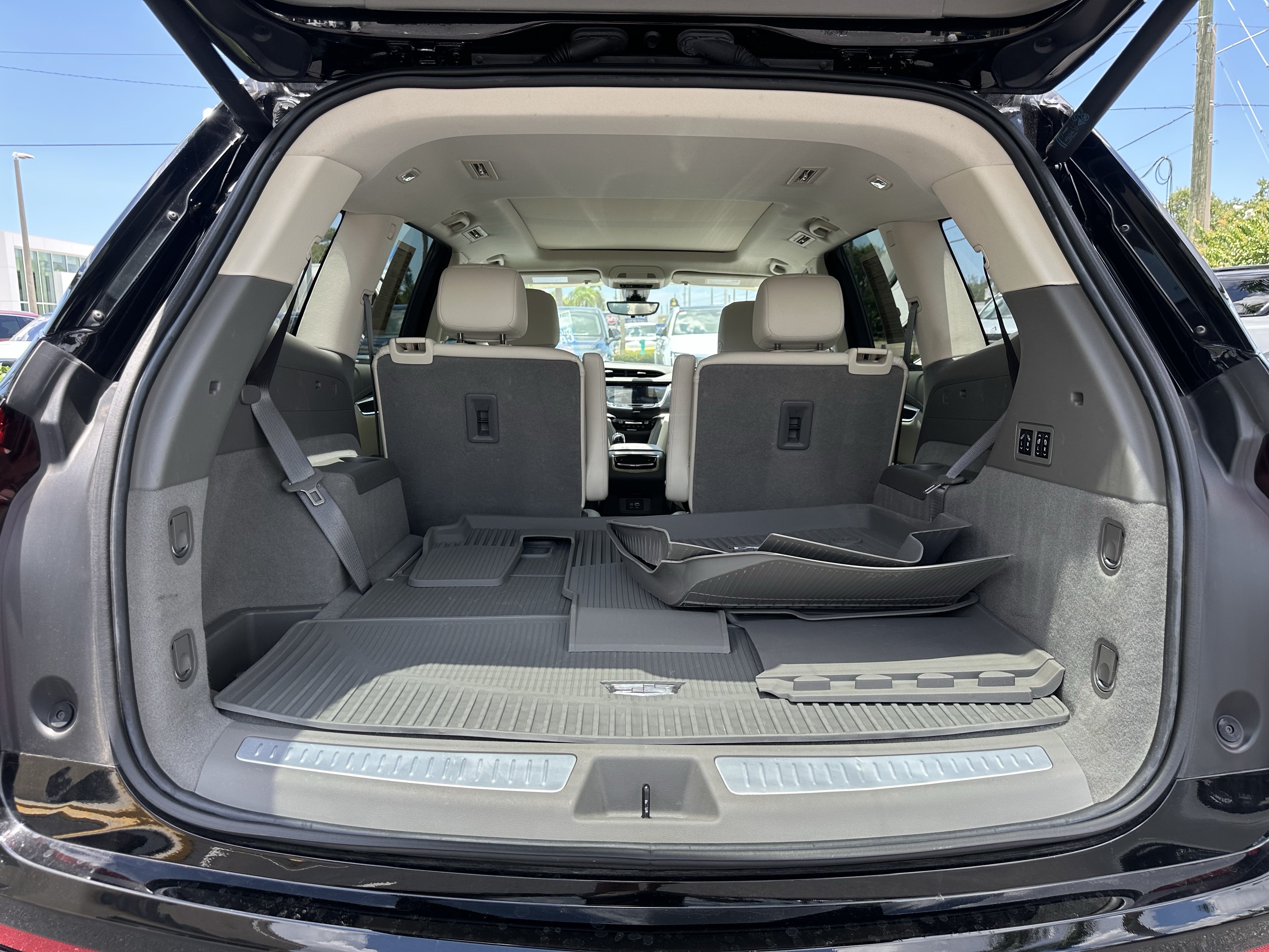 Certified 2023 Cadillac XT6 Premium Luxury w/ Technology Package FWD image 9