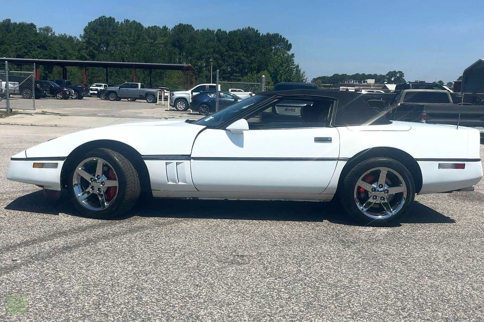 Used 1989 Chevrolet Corvette Convertible RWD image 3