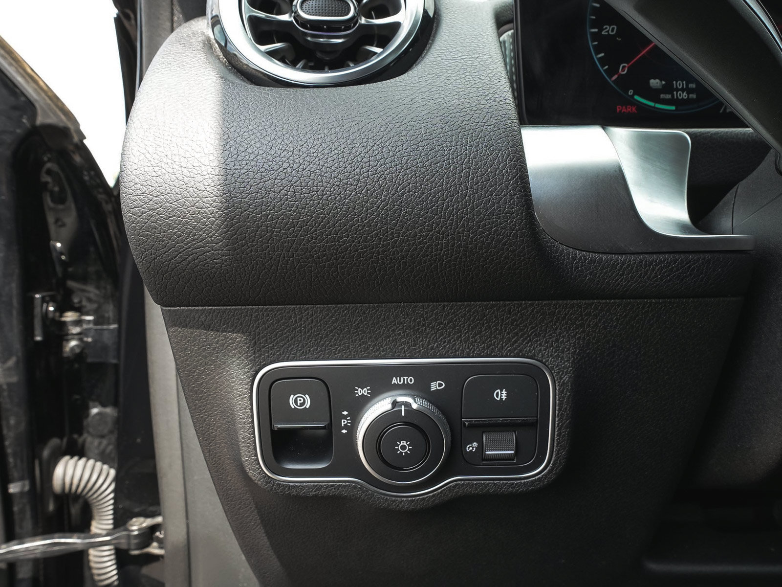 Used 2023 Mercedes-Benz EQB 300 4MATIC w/ Pinnacle Package image 19
