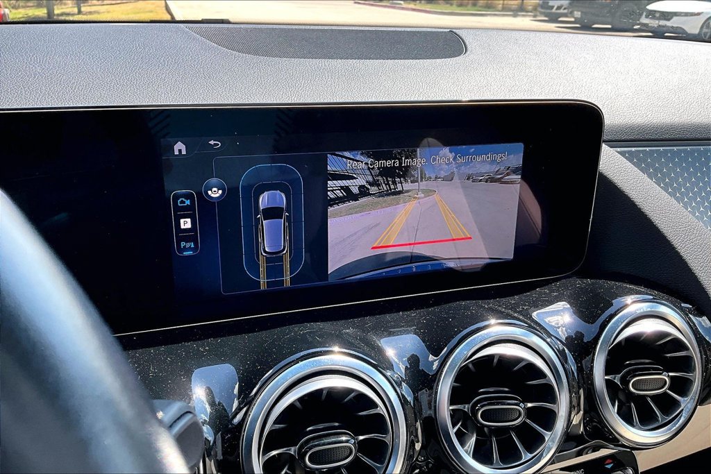 Used 2025 Mercedes-Benz GLA 250 image 26