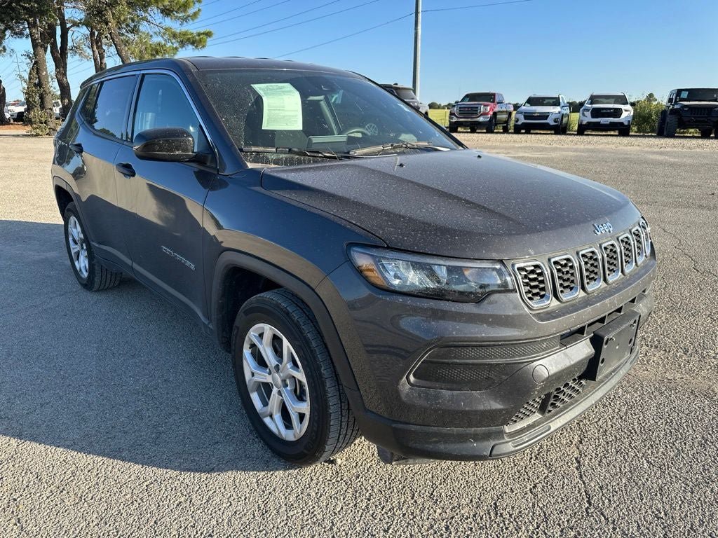 Used 2024 Jeep Compass Sport AWD/4WD image 2