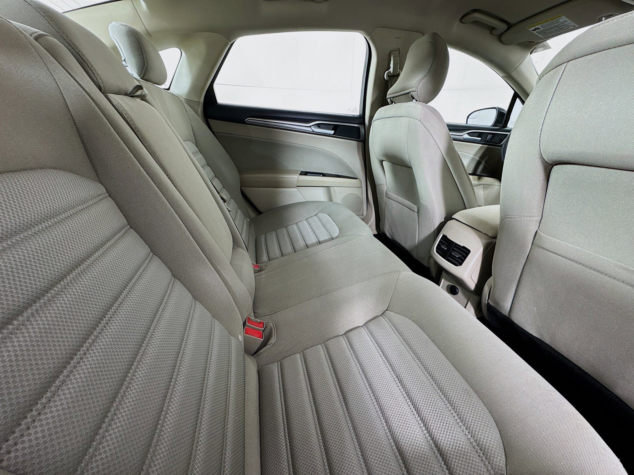 Used 2017 Ford Fusion SE image 26