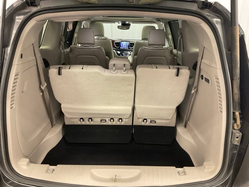 Used 2018 Chrysler Pacifica Limited w/ Advanced Safetytec Group FWD image 30