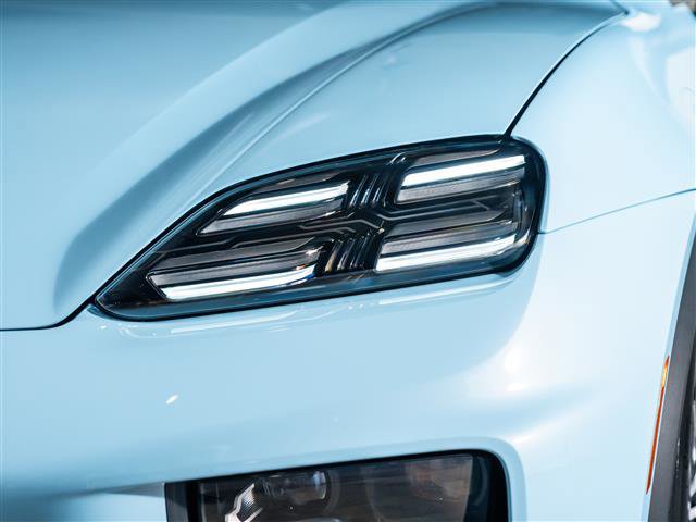 New 2025 Porsche Macan 4S Electric image 12