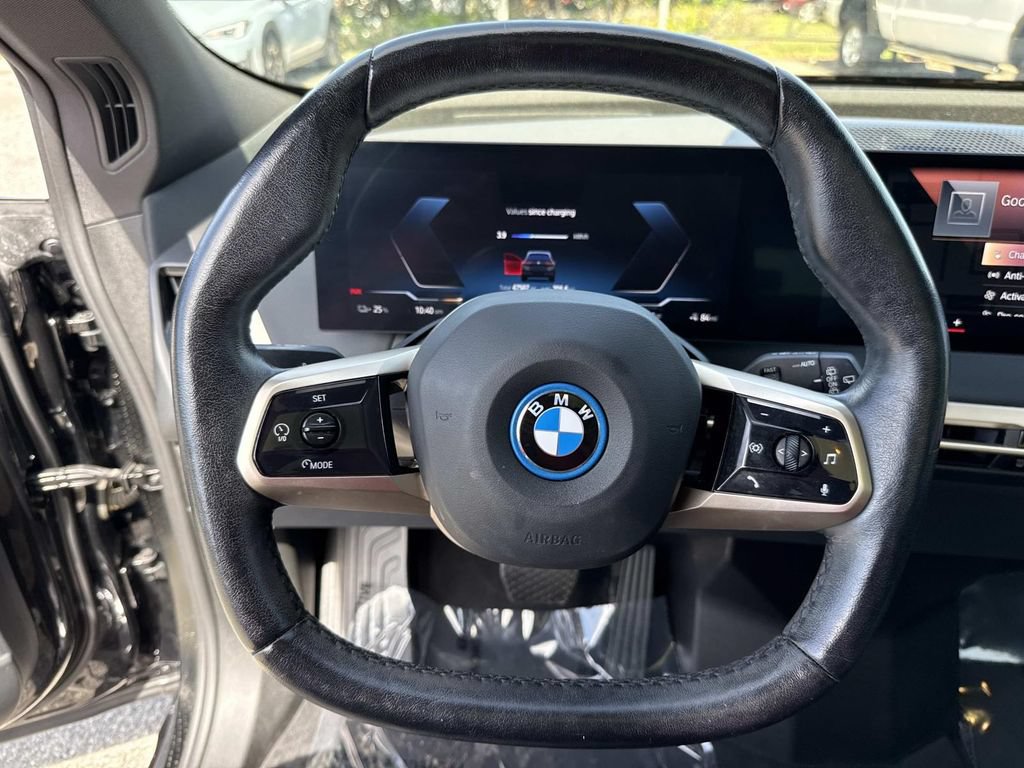 Used 2023 BMW iX xDrive50 w/ Sport Package AWD/4WD image 40