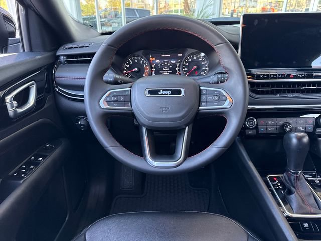 Used 2025 Jeep Compass Trailhawk AWD/4WD image 13