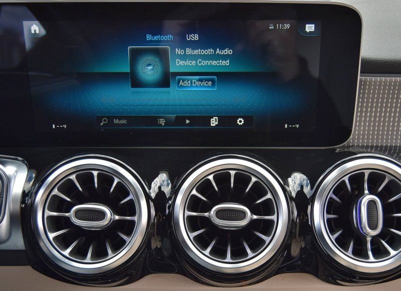 Used 2021 Mercedes-Benz GLB 250 4MATIC w/ Premium Package image 26