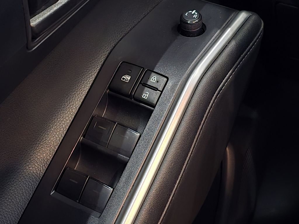 Used 2023 Toyota Highlander LE image 28