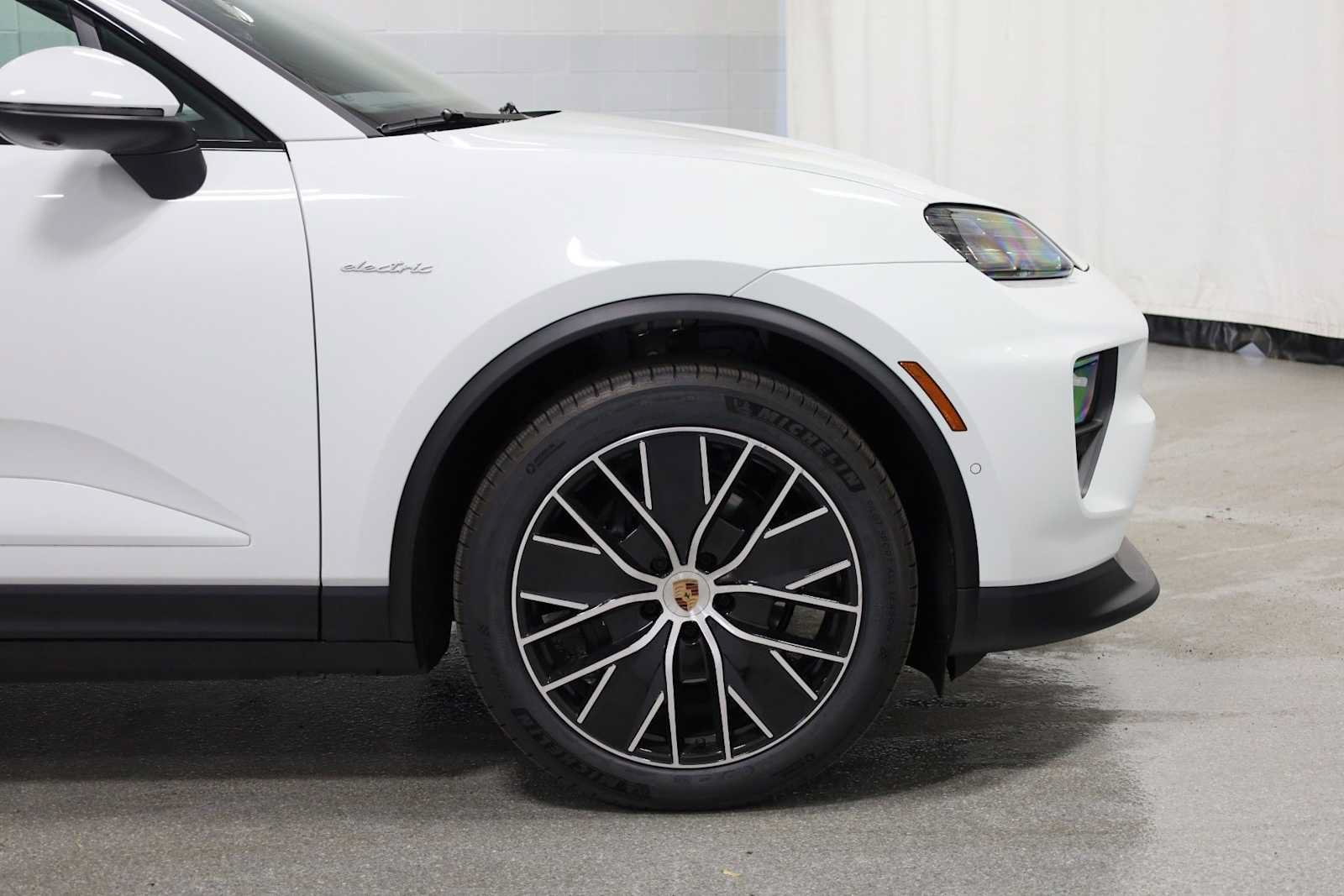 New 2026 Porsche Macan 4 Electric AWD/4WD image 12