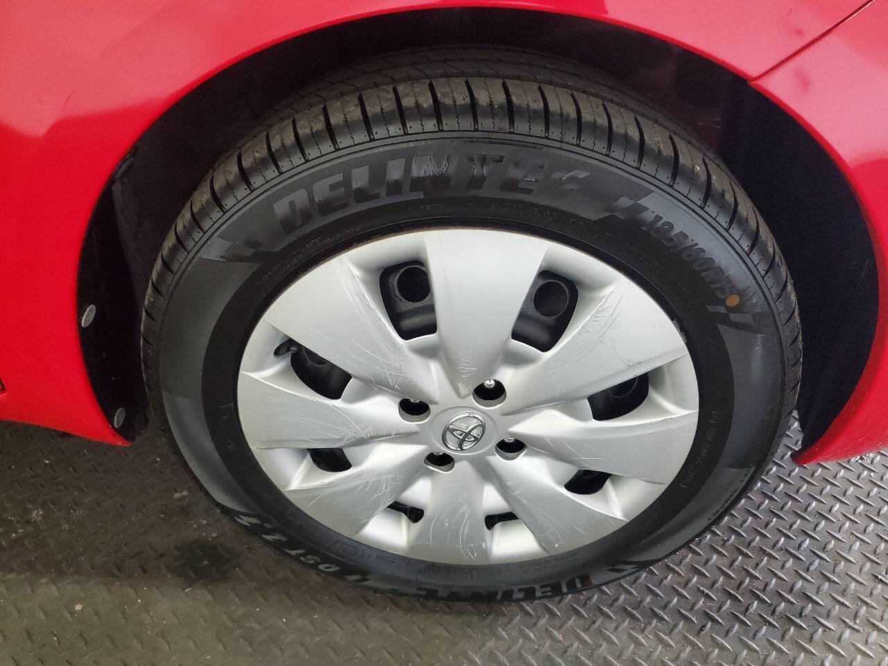 Used 2010 Toyota Yaris 2-Door Hatchback FWD image 17