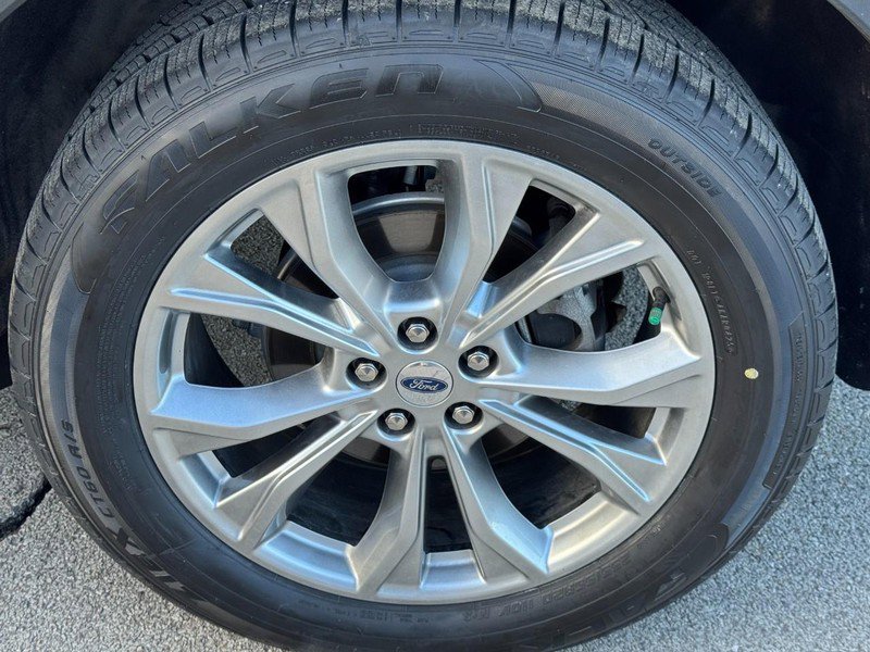 Used 2021 Ford Explorer XLT w/ Equipment Group 202A image 7