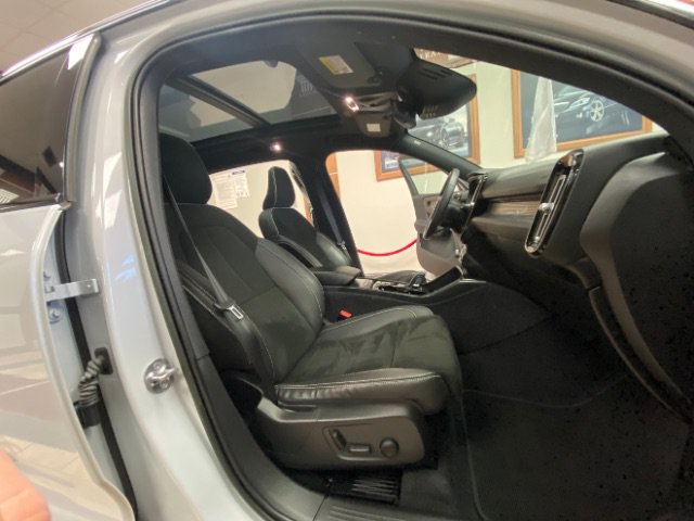 Used 2022 Volvo XC40 T5 R-Design AWD/4WD image 13