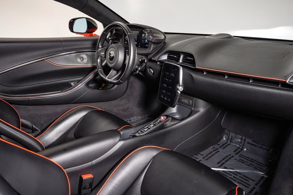 Used 2023 McLaren Artura RWD image 18