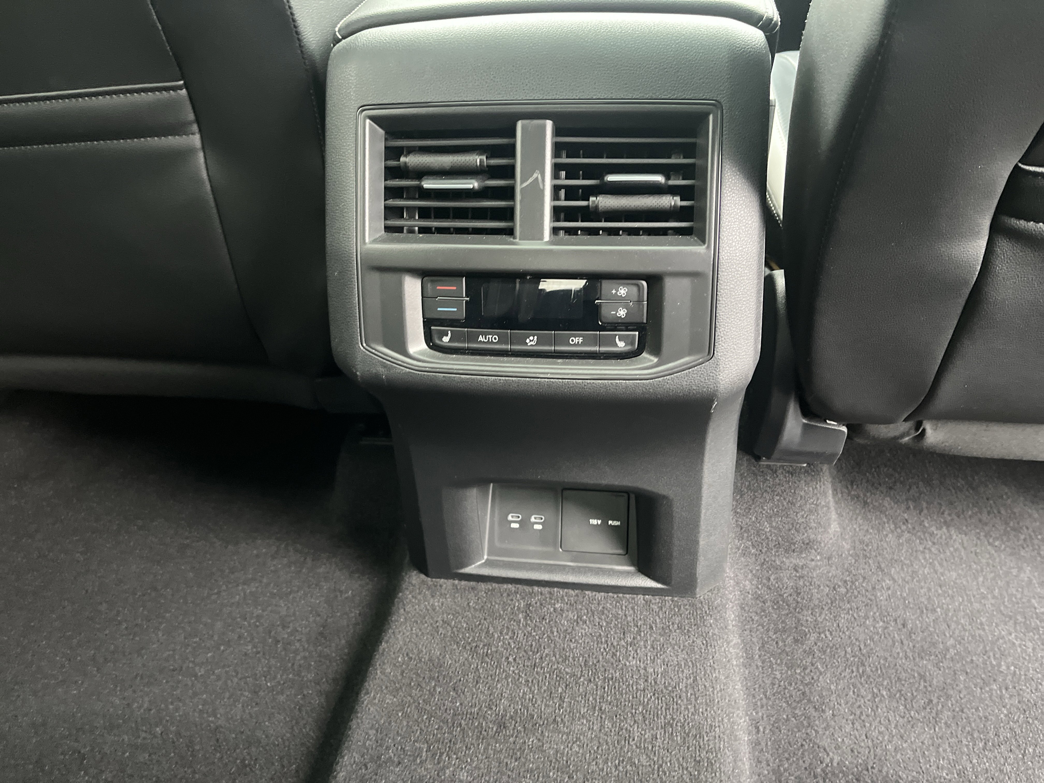 Used 2021 Volkswagen Atlas SEL Premium image 17