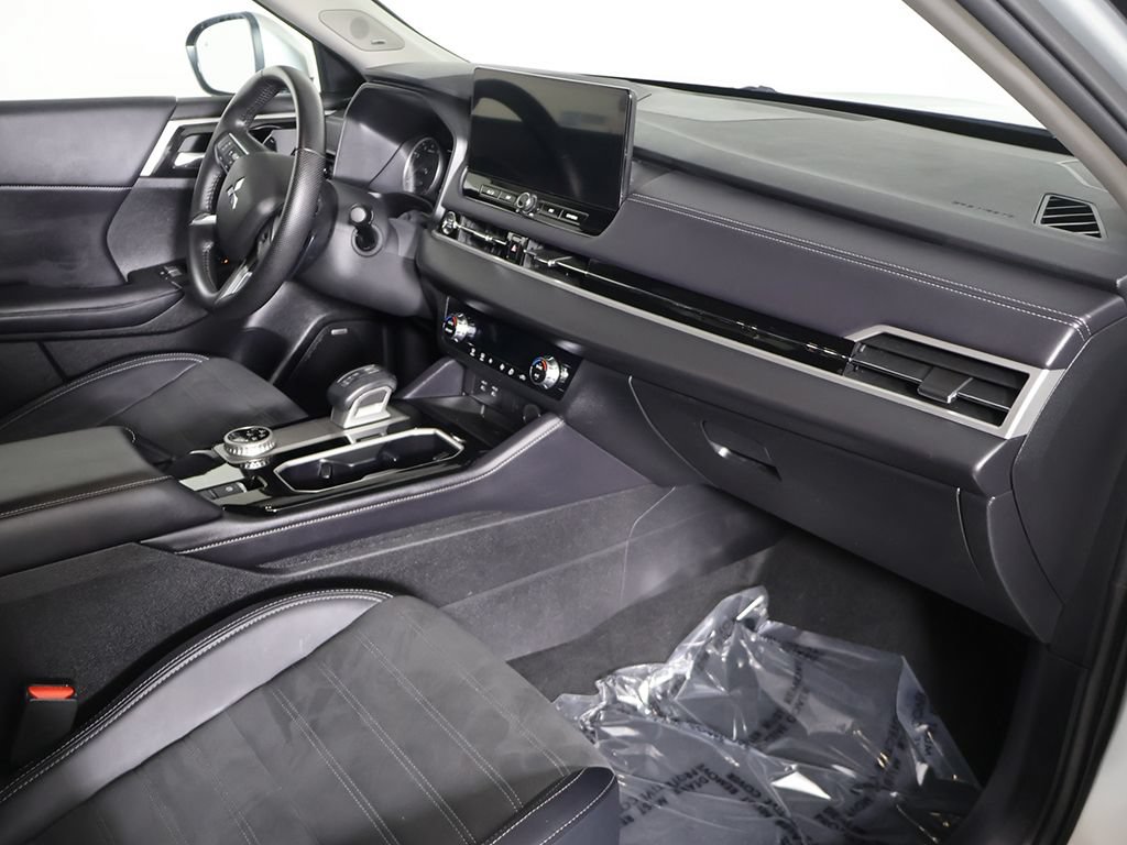 Used 2025 Mitsubishi Outlander SE FWD image 25