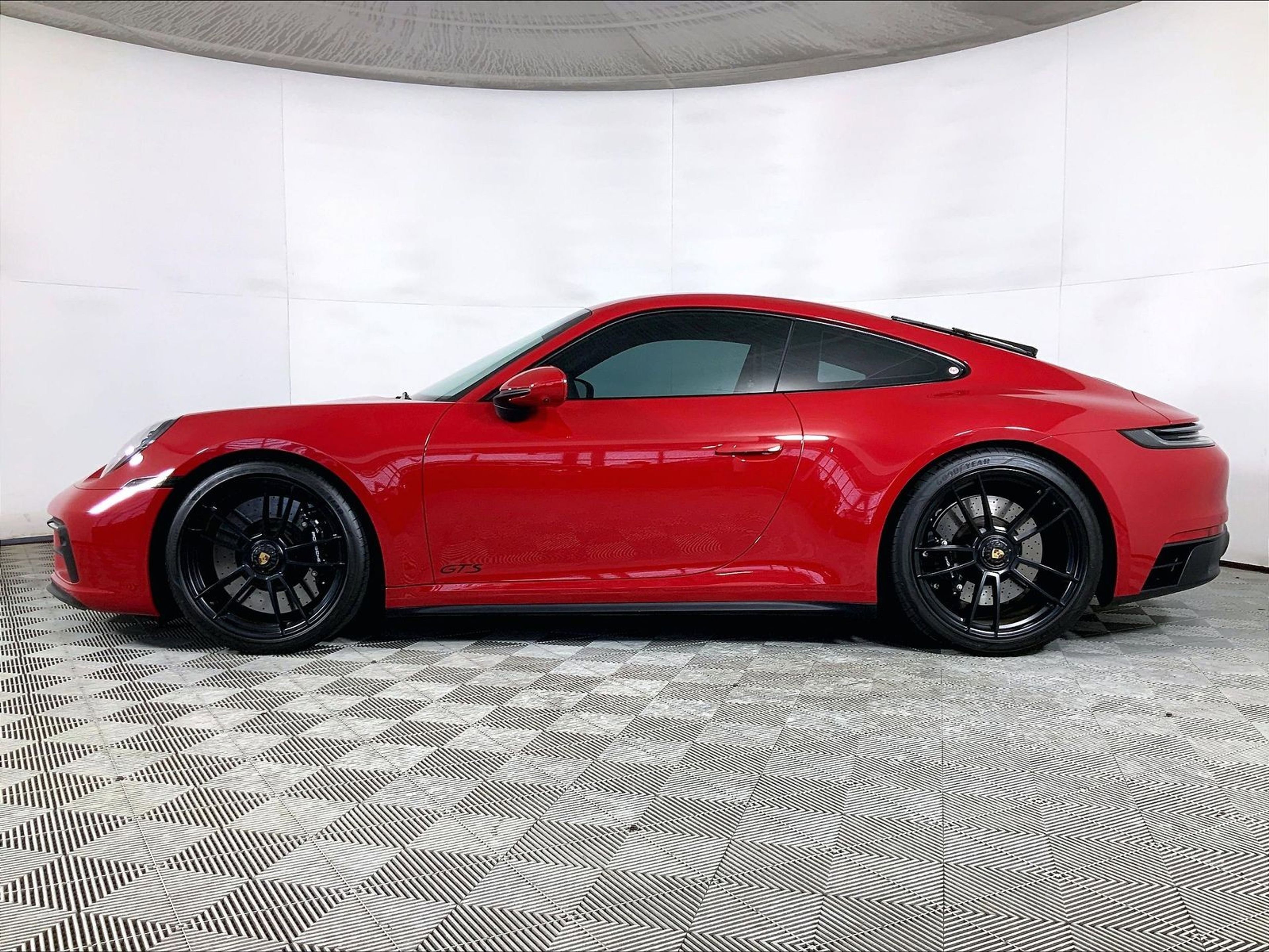 Used 2024 Porsche 911 Carrera GTS RWD image 2