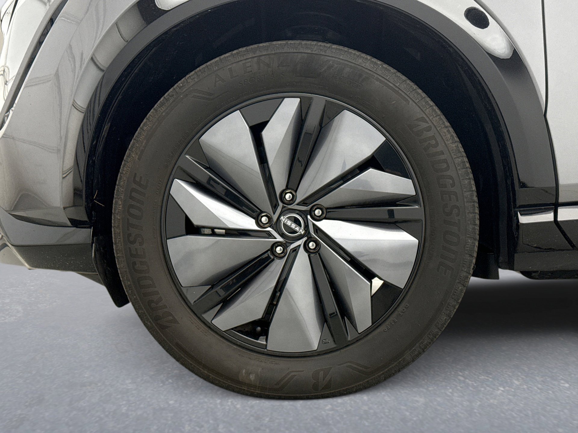 Used 2023 Nissan Ariya AWD image 25