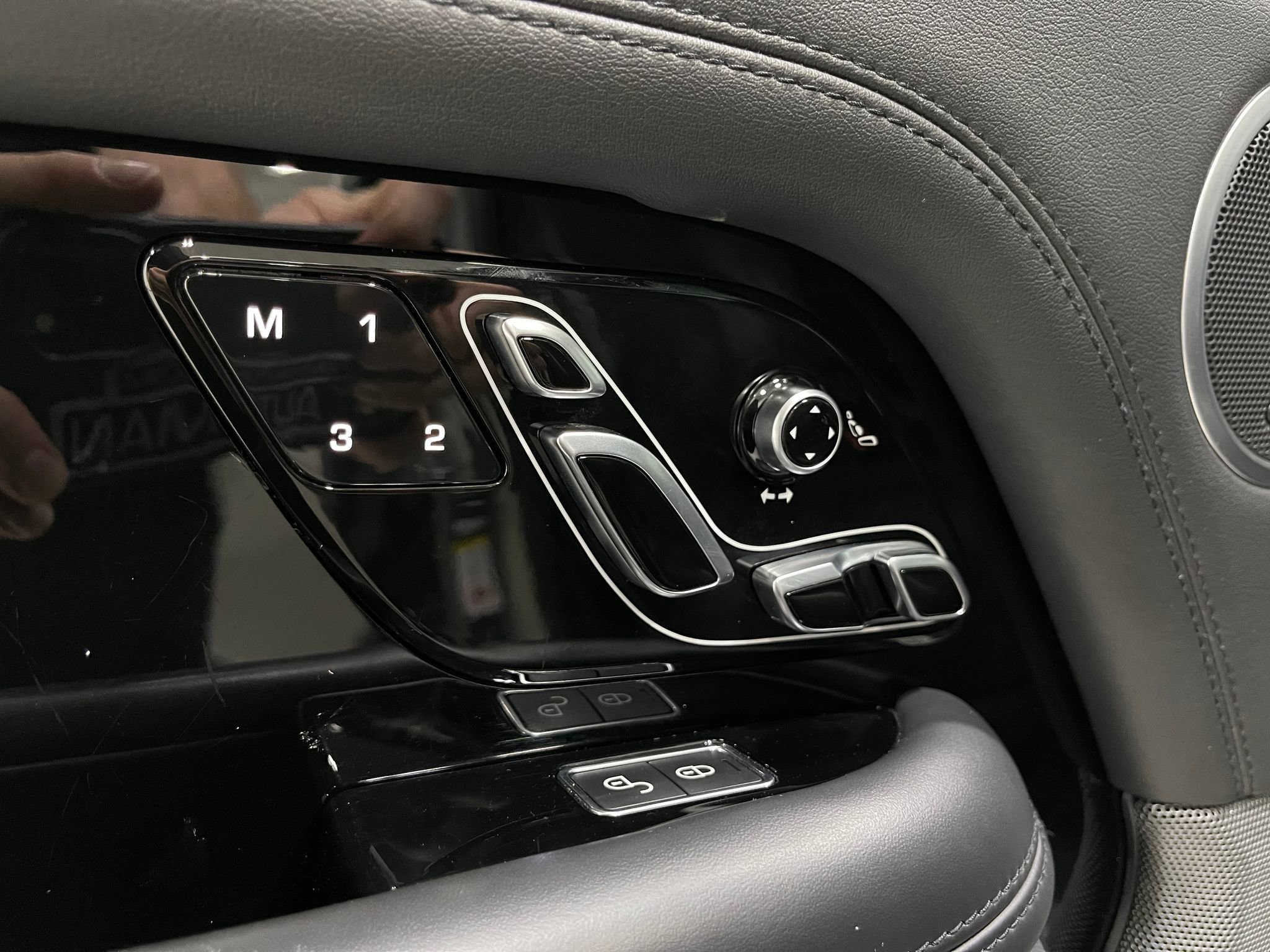 Used 2019 Land Rover Range Rover Supercharged AWD/4WD image 17
