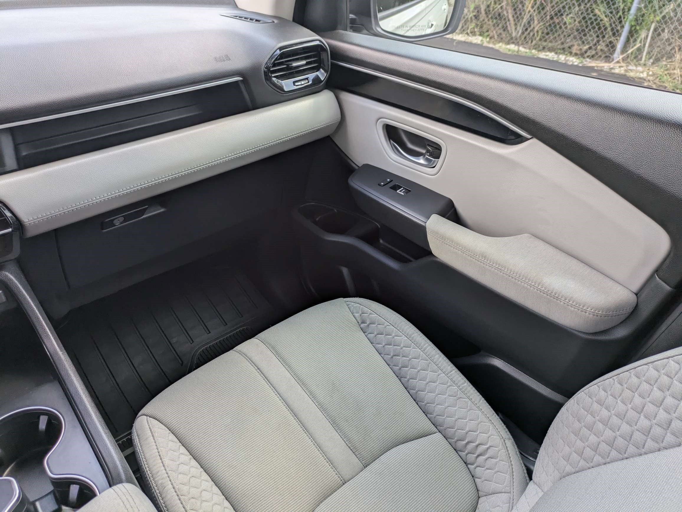 Used 2023 Honda Pilot LX image 16