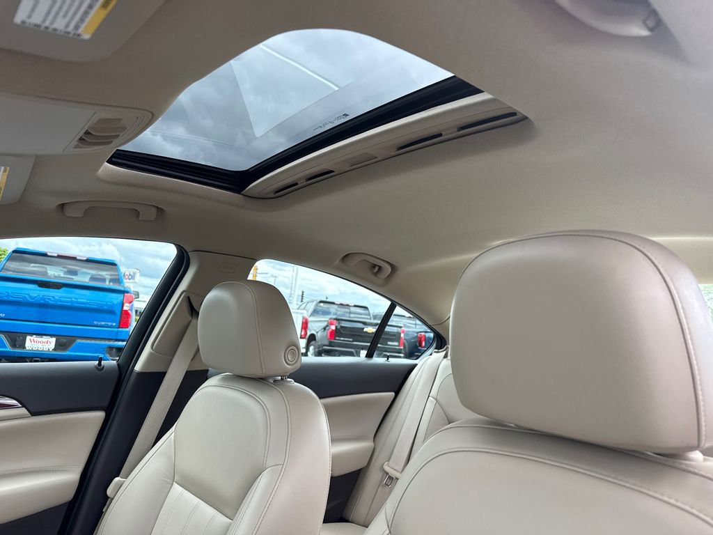 Used 2017 Buick Regal Sport Touring FWD image 27