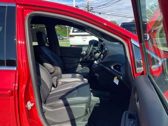 New 2026 Chrysler Voyager LX image 28