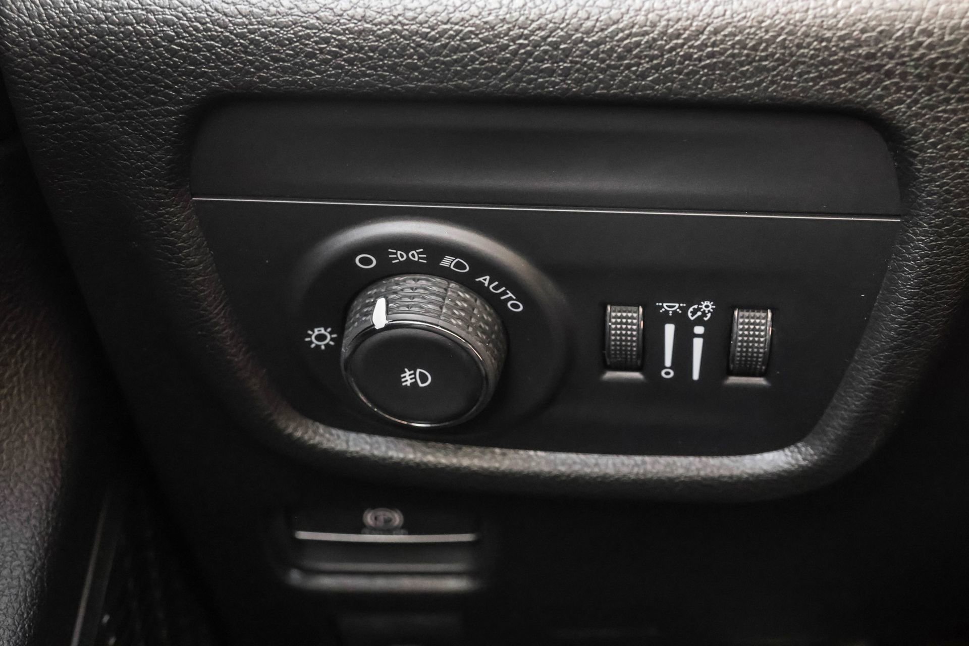 New 2025 Jeep Grand Cherokee L Limited w/ Black Appearance Package image 31