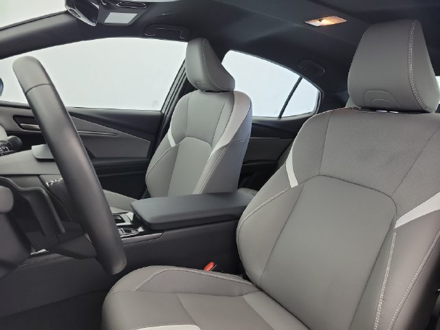 Used 2025 Toyota Camry SE w/ Convenience Package FWD image 17