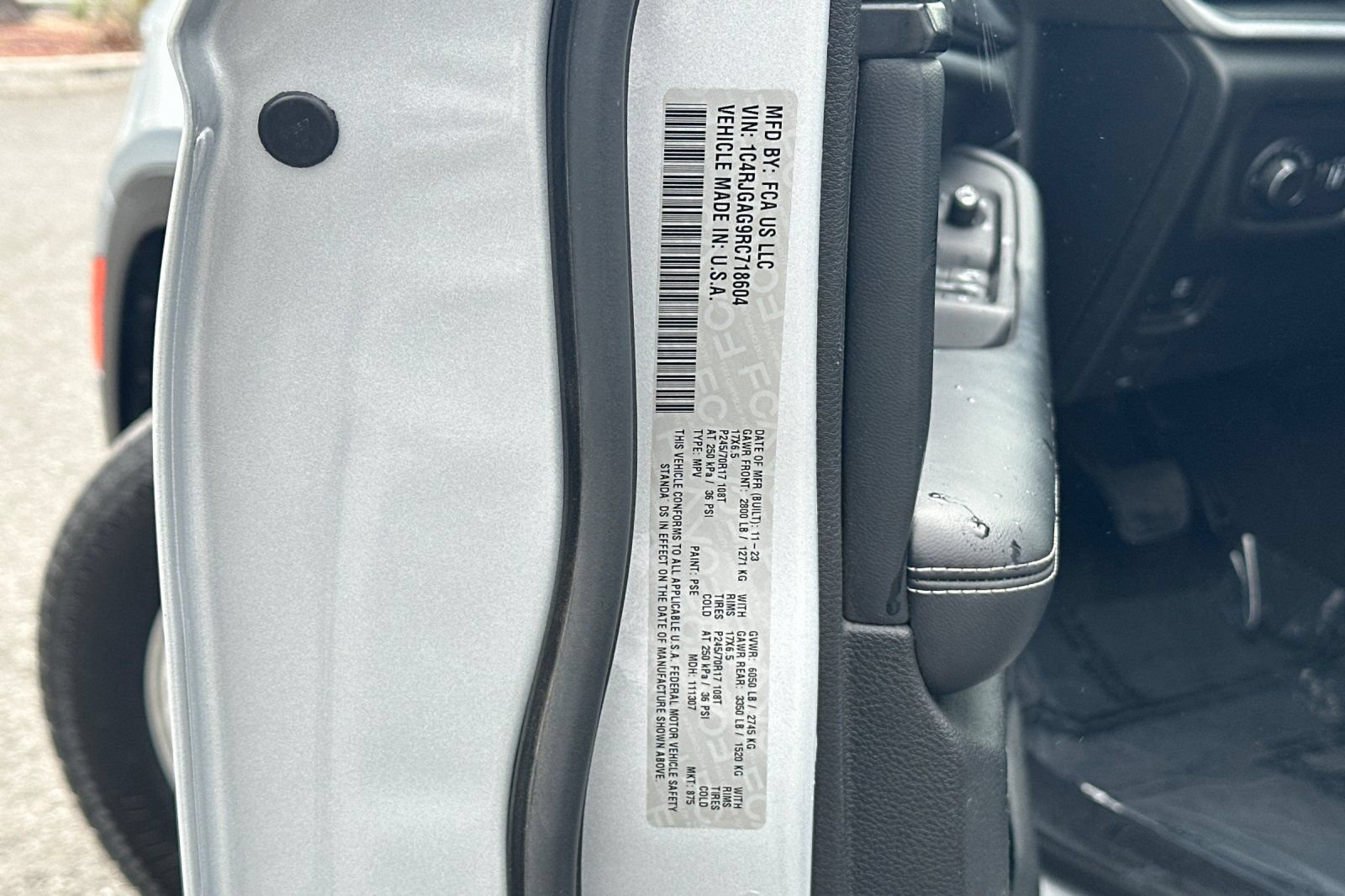 Used 2024 Jeep Grand Cherokee Laredo RWD image 34