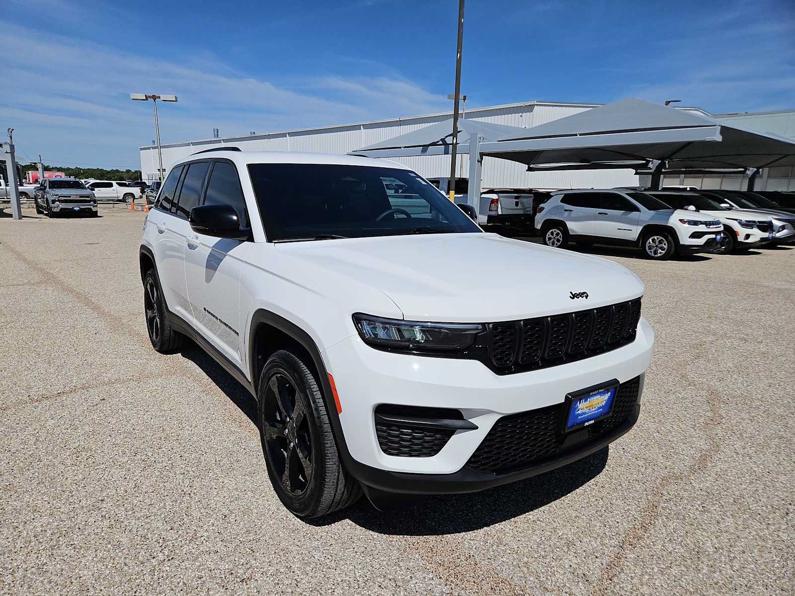 Used 2024 Jeep Grand Cherokee Altitude AWD/4WD image 2