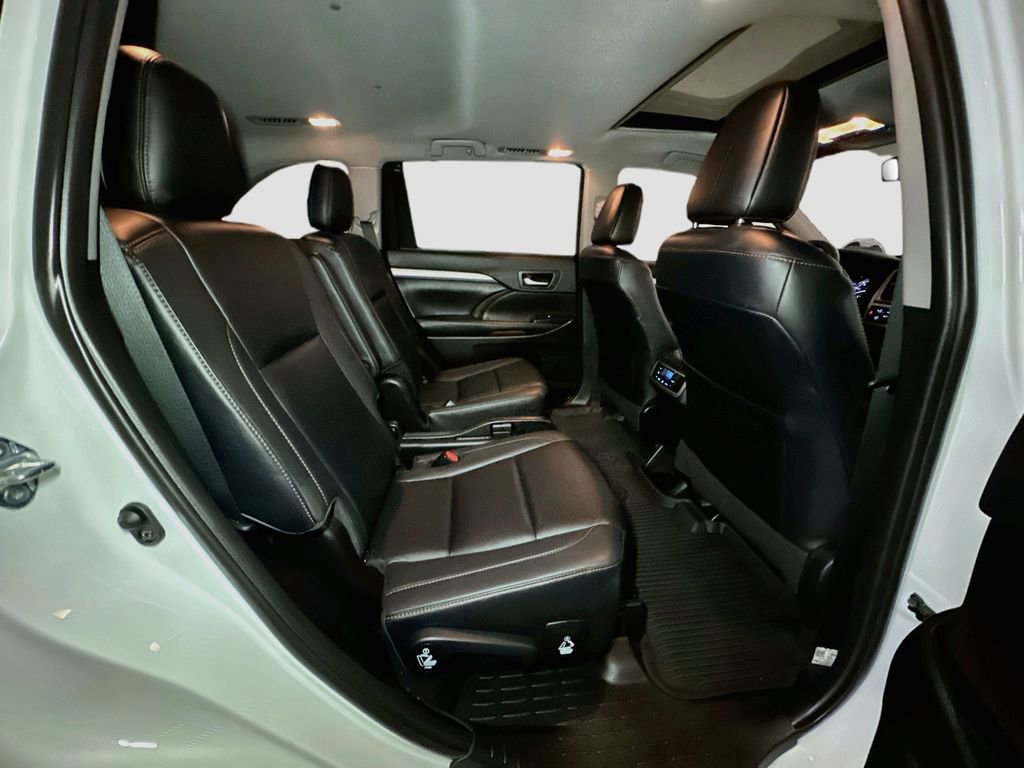Used 2019 Toyota Highlander XLE AWD/4WD image 38