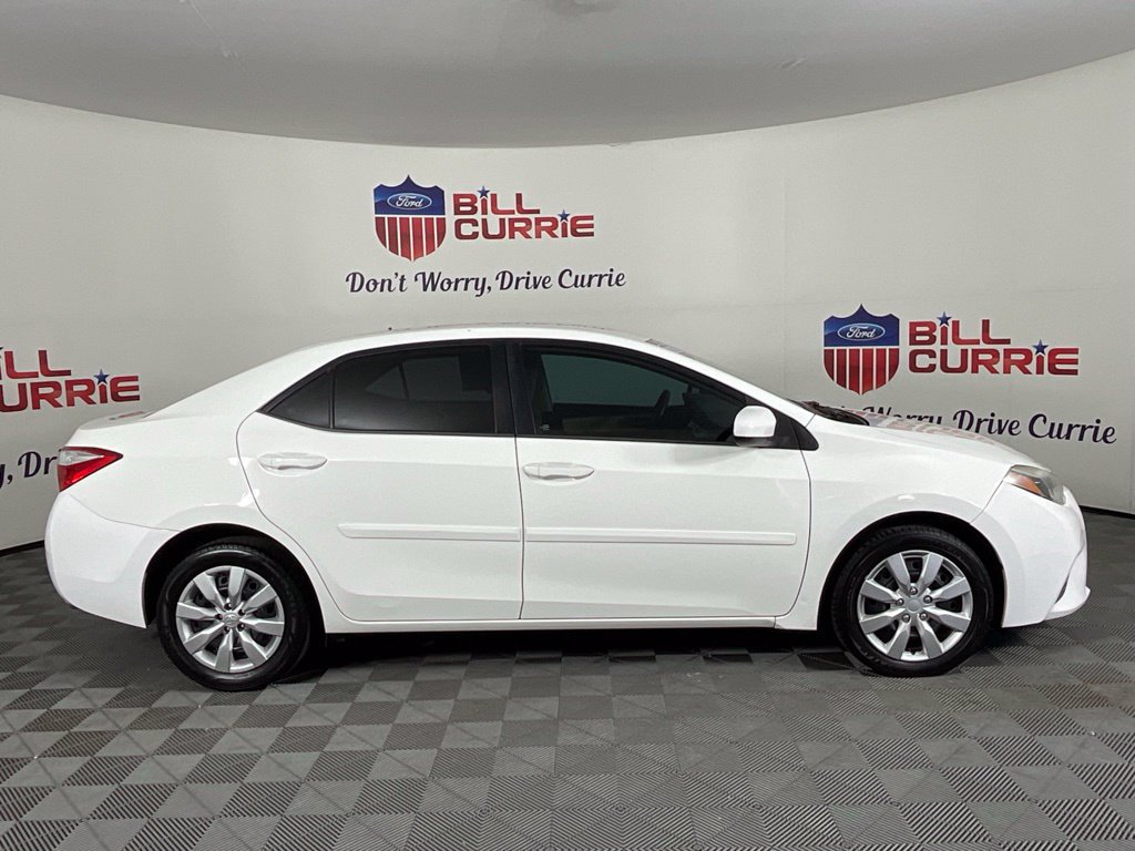 Used 2016 Toyota Corolla LE FWD image 2
