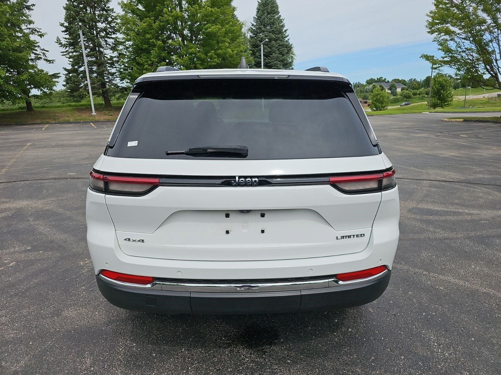 Used 2023 Jeep Grand Cherokee Limited AWD/4WD image 5