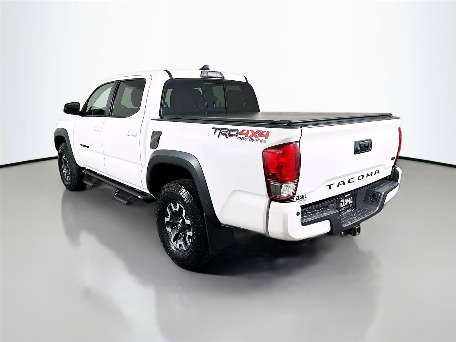 Used 2017 Toyota Tacoma TRD Off-Road AWD/4WD image 10