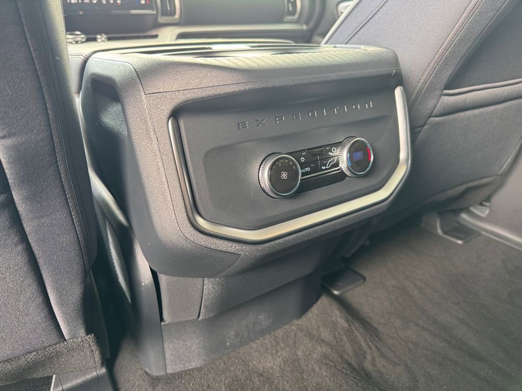 New 2025 Ford Expedition Active image 23