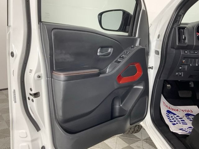 Used 2026 Nissan Frontier PRO-4X AWD/4WD image 16