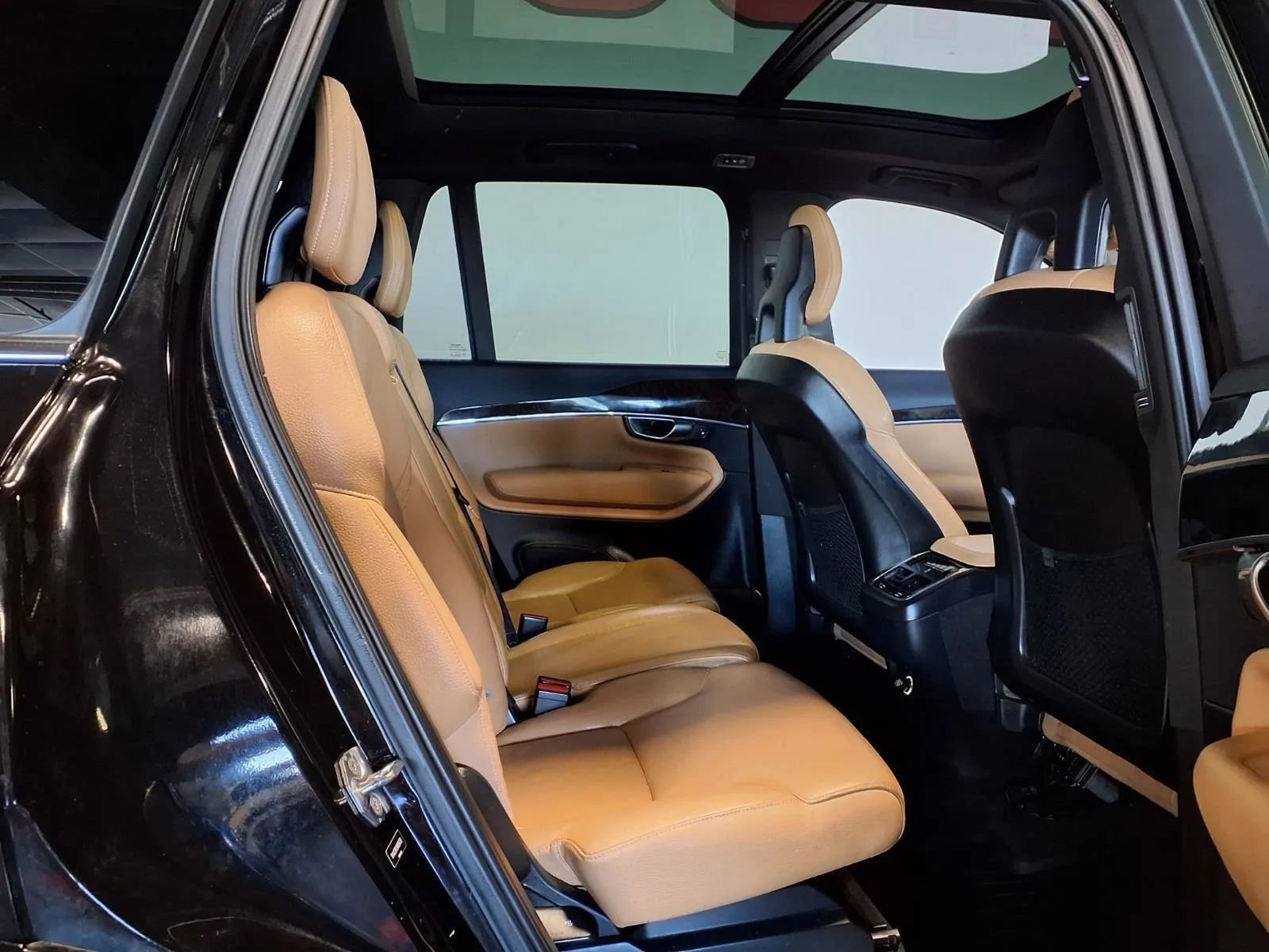 Used 2017 Volvo XC90 T6 Momentum w/ Vision Package AWD/4WD image 10