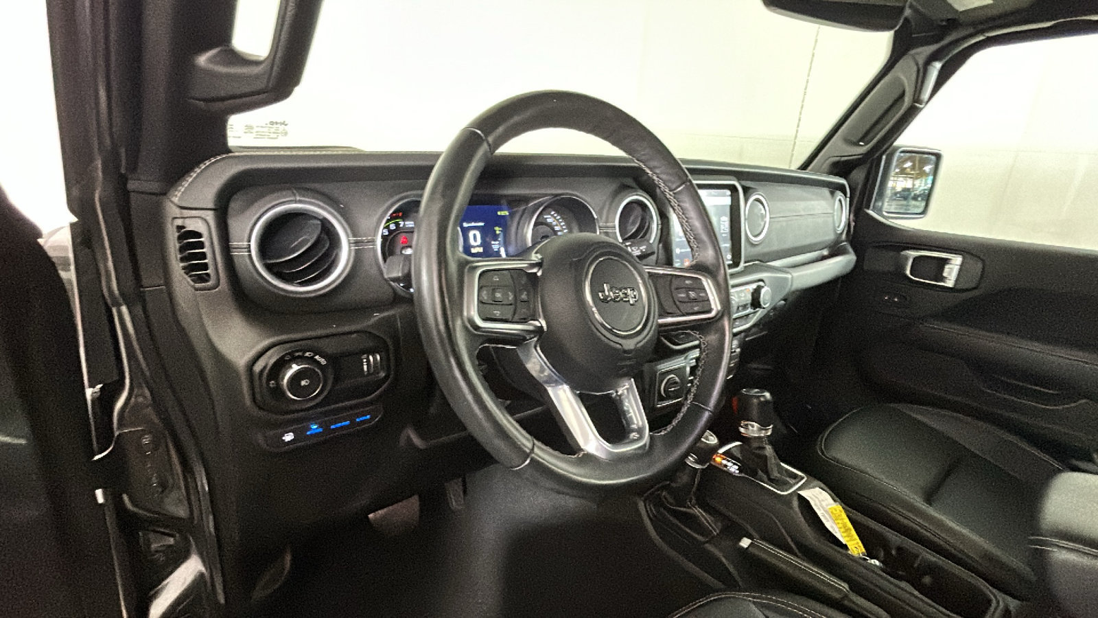 Used 2023 Jeep Wrangler Unlimited Sahara w/ Dual Top Group AWD/4WD image 14