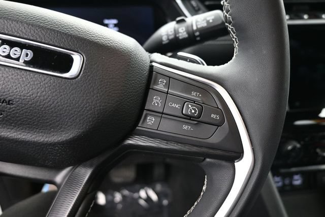 Used 2025 Jeep Grand Cherokee Altitude AWD/4WD image 20