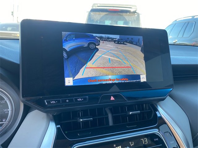Used 2024 Toyota Venza XLE image 28