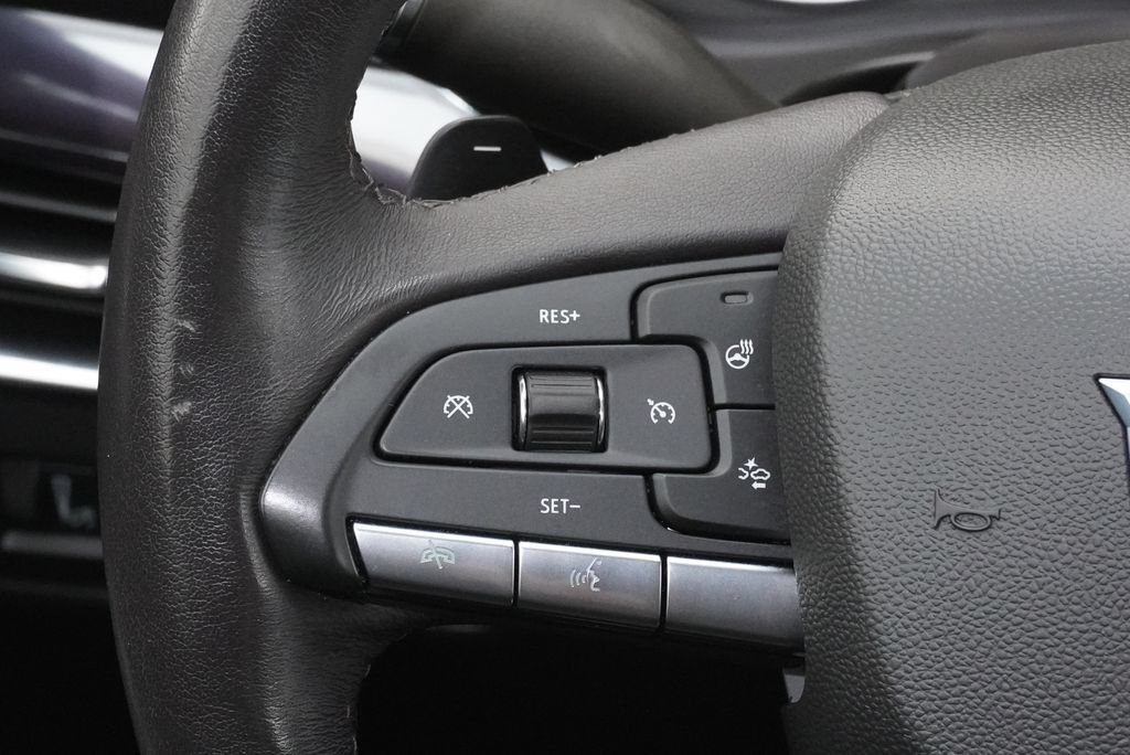 Used 2023 Cadillac XT4 Luxury w/ Cold Weather Package FWD image 19