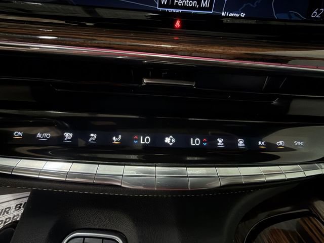 Certified 2022 Cadillac Escalade ESV Premium Luxury AWD/4WD image 19