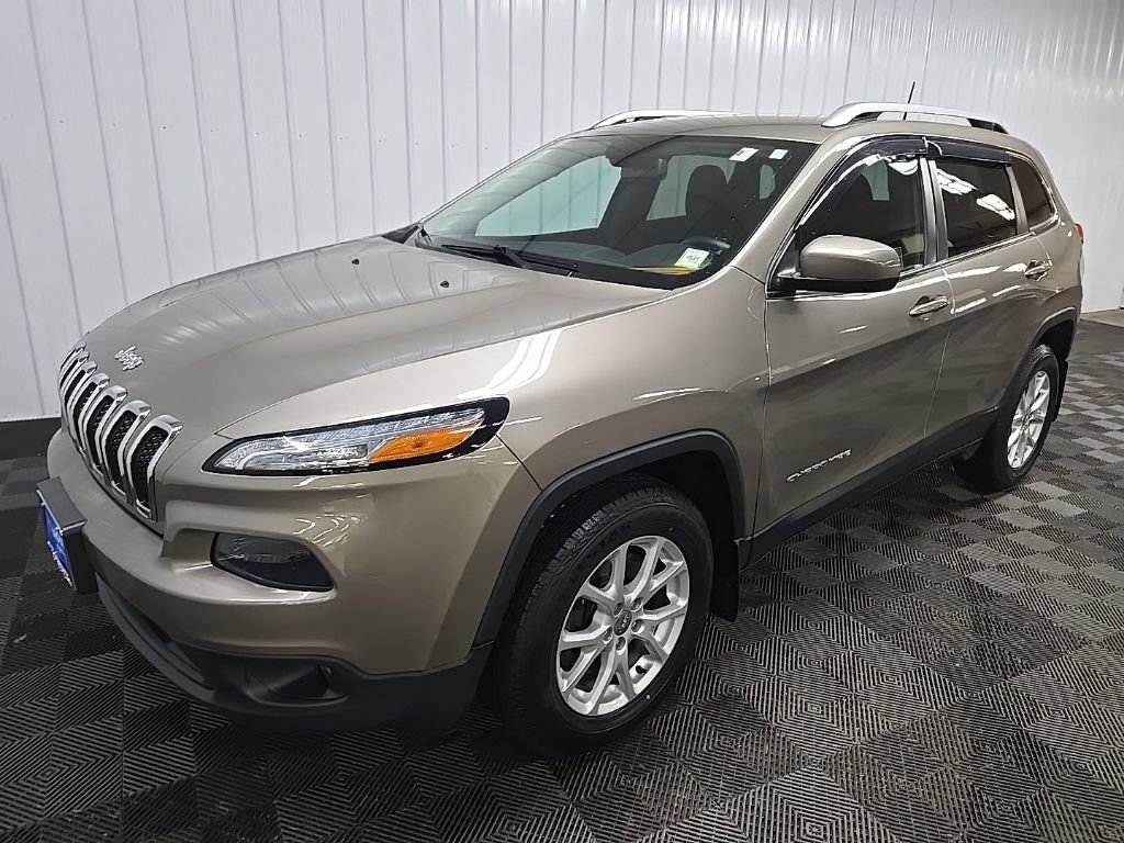 Used 2016 Jeep Cherokee Latitude w/ Cold Weather Group AWD/4WD image 8