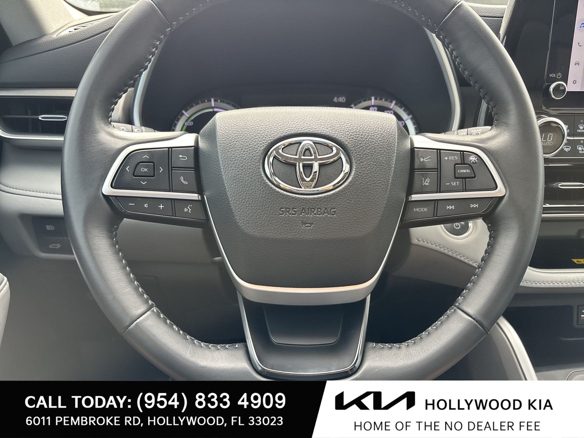 Used 2025 Toyota Highlander XLE AWD/4WD image 11