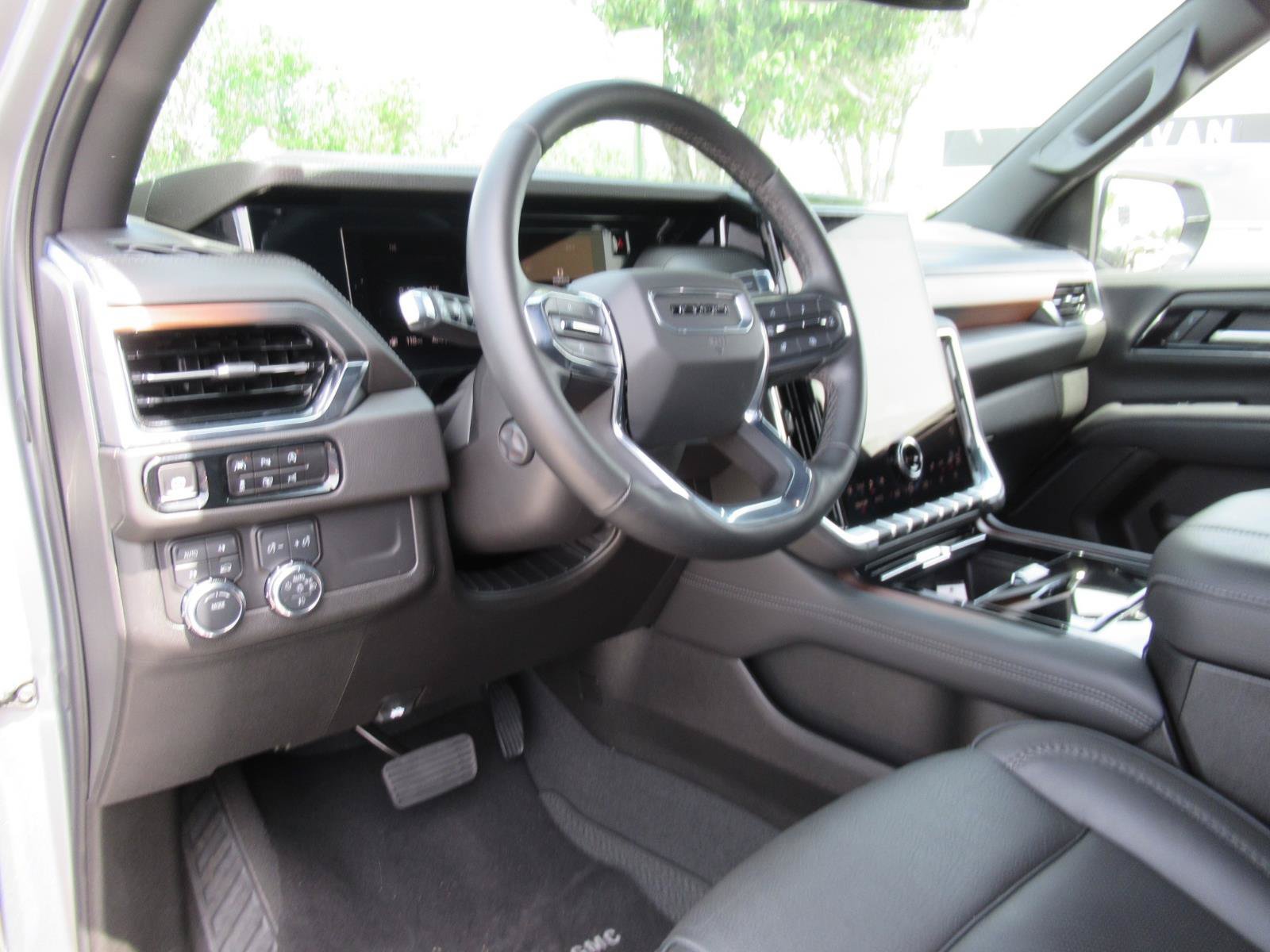 Used 2025 GMC Yukon Denali AWD/4WD image 17