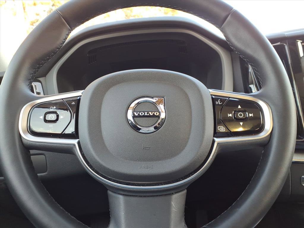 Certified 2025 Volvo XC60 B5 Plus image 19