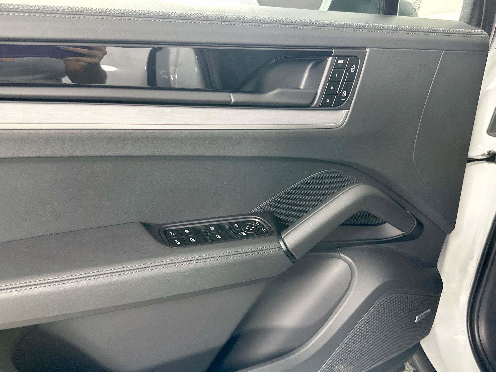 Certified 2025 Porsche Cayenne S AWD/4WD image 30