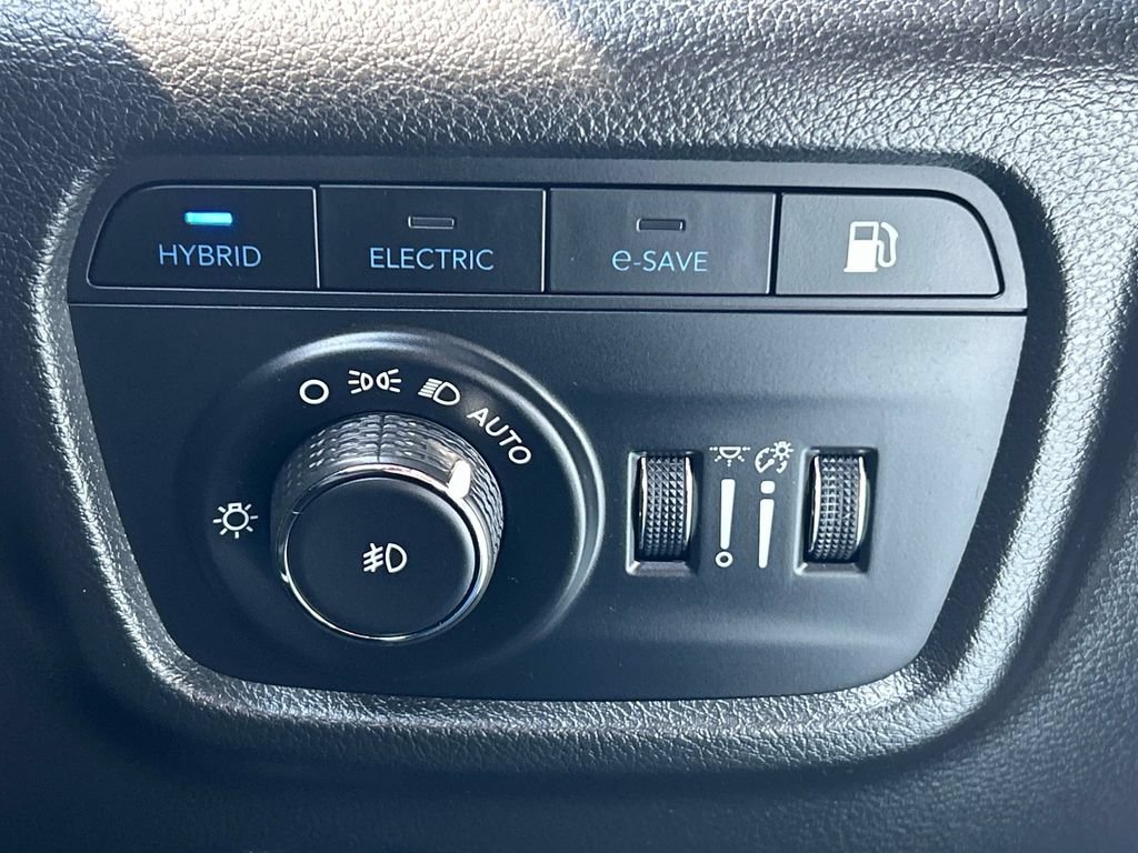 Certified 2022 Jeep Grand Cherokee Trailhawk w/ Luxury Tech Group III AWD/4WD image 24