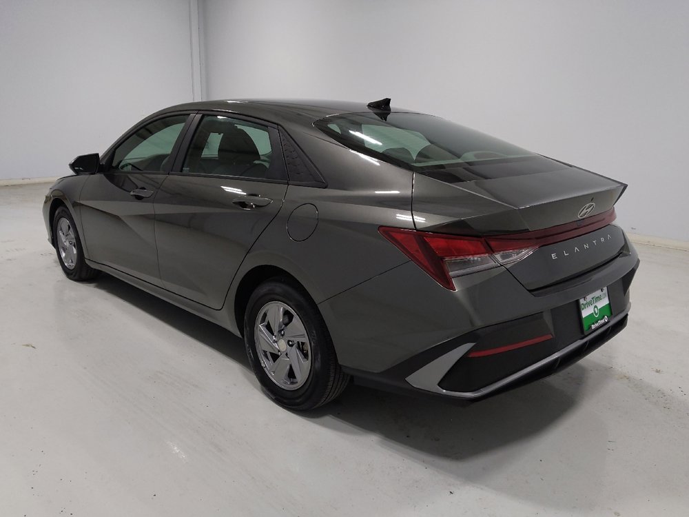 Used 2024 Hyundai Elantra SE image 5